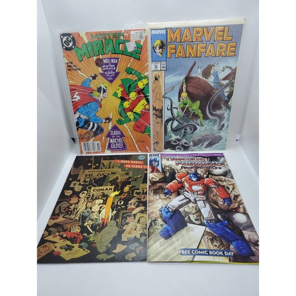 Lot of (24) Misc Marvel DC Darkhorse and more Comic Books Vintage